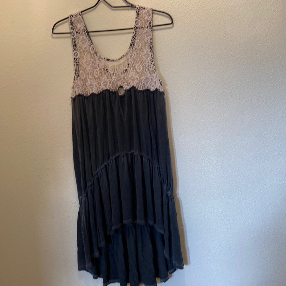 Woman’s Large Sleeveless Dress